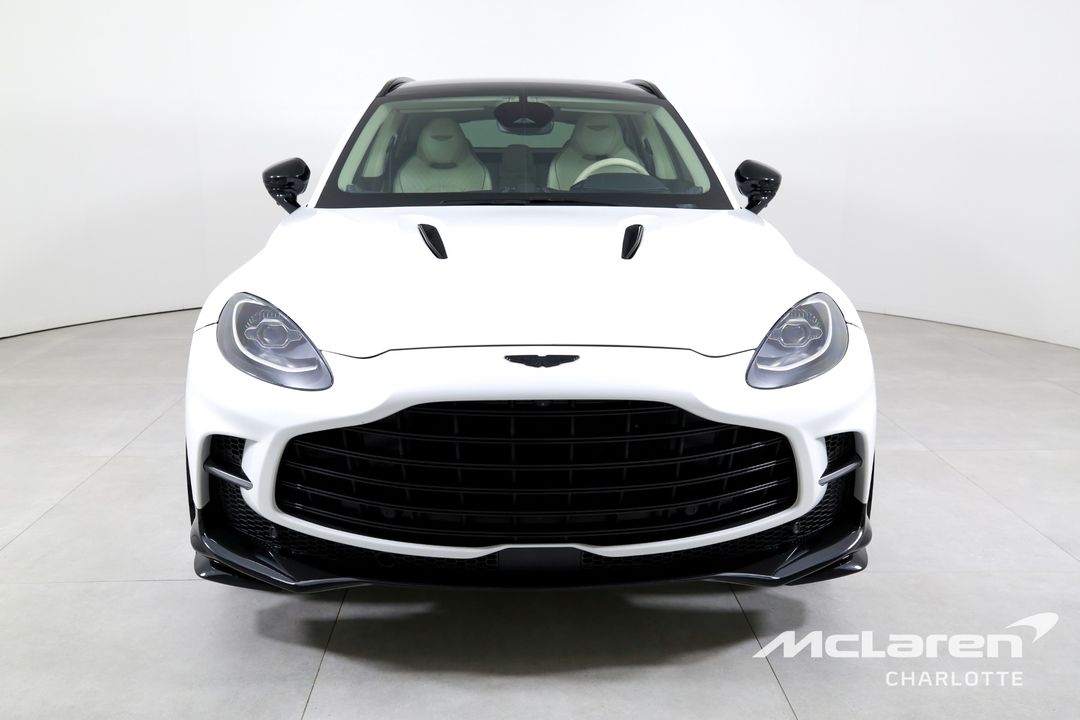 2025 Aston Martin DBX