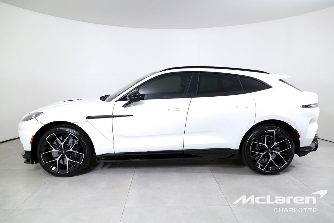 2025 Aston Martin DBX