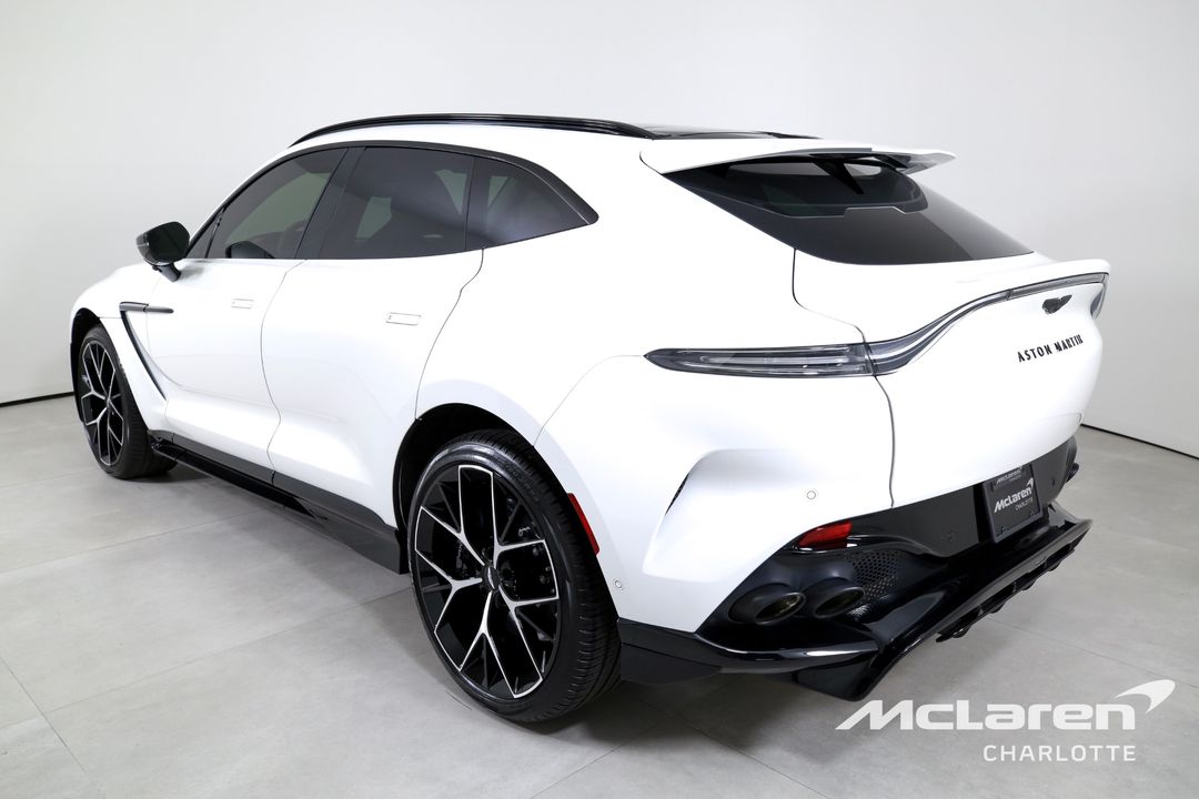 2025 Aston Martin DBX