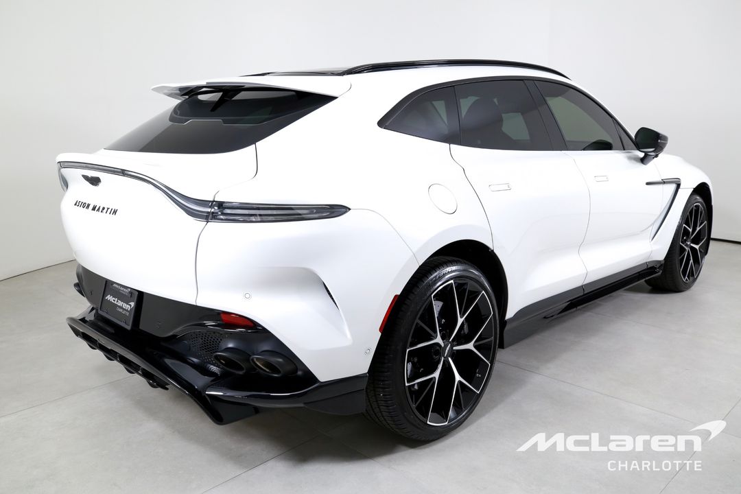 2025 Aston Martin DBX