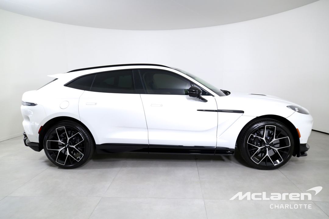 2025 Aston Martin DBX