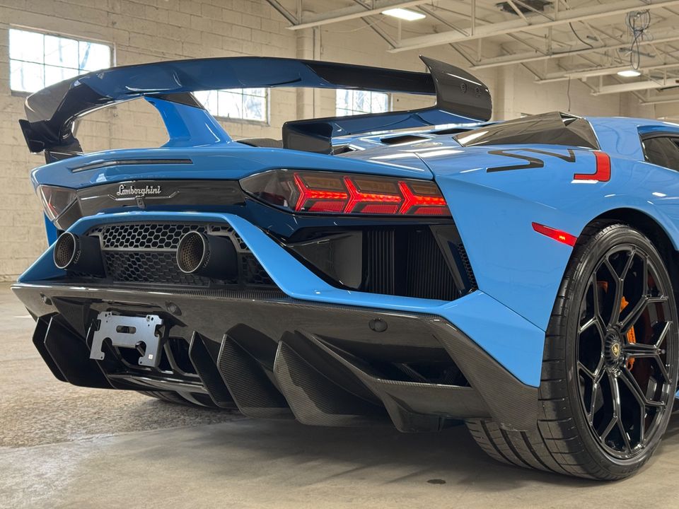 2020 LAMBORGHINI AVENTADOR
