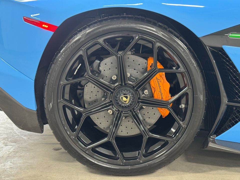 2020 LAMBORGHINI AVENTADOR