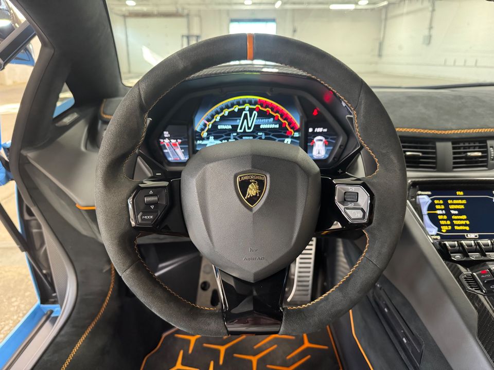 2020 LAMBORGHINI AVENTADOR