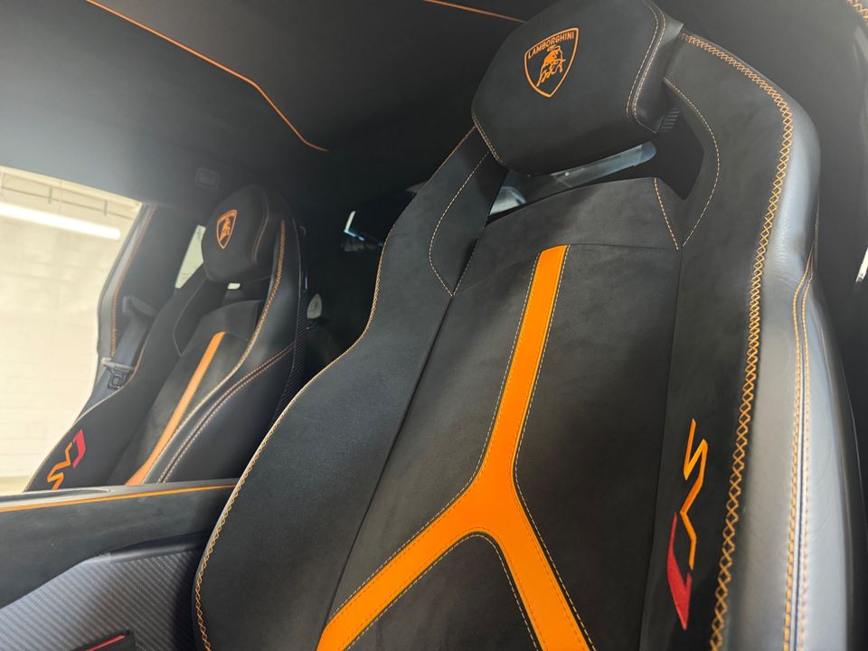 2020 LAMBORGHINI AVENTADOR