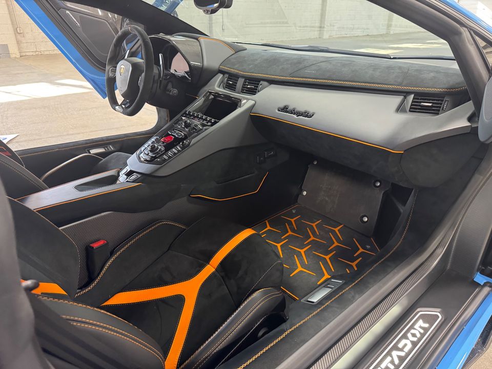 2020 LAMBORGHINI AVENTADOR