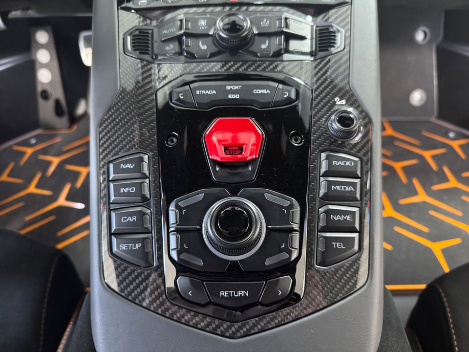 2020 LAMBORGHINI AVENTADOR