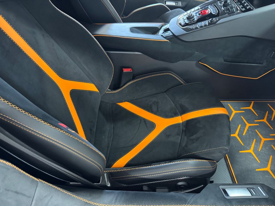 2020 LAMBORGHINI AVENTADOR