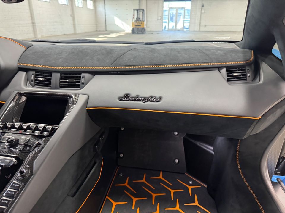 2020 LAMBORGHINI AVENTADOR