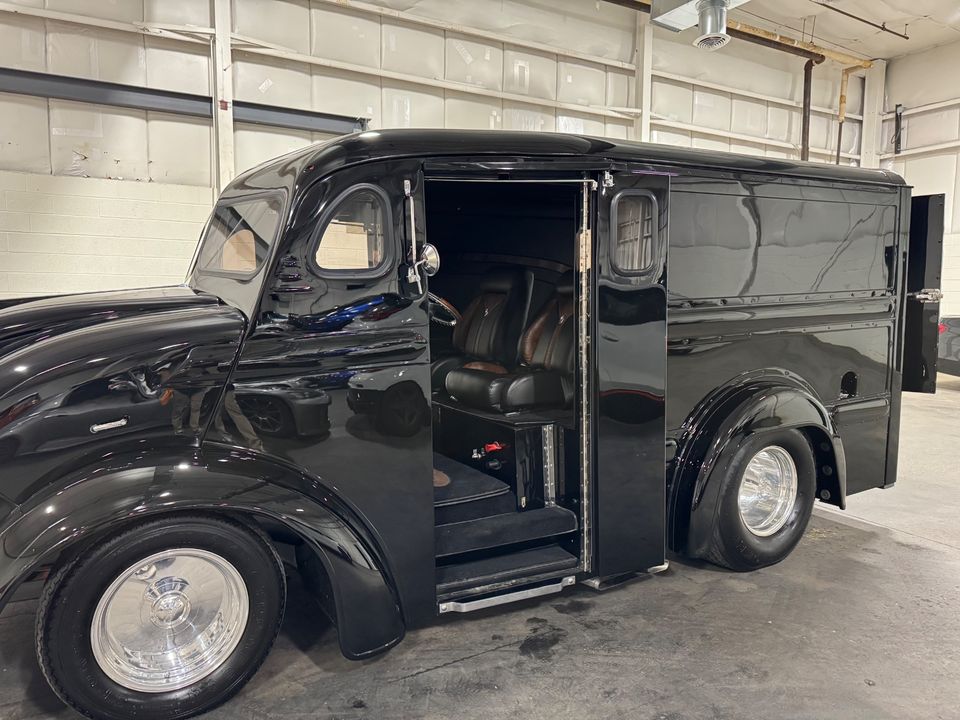 1964 DIVCO MILK TRUCK