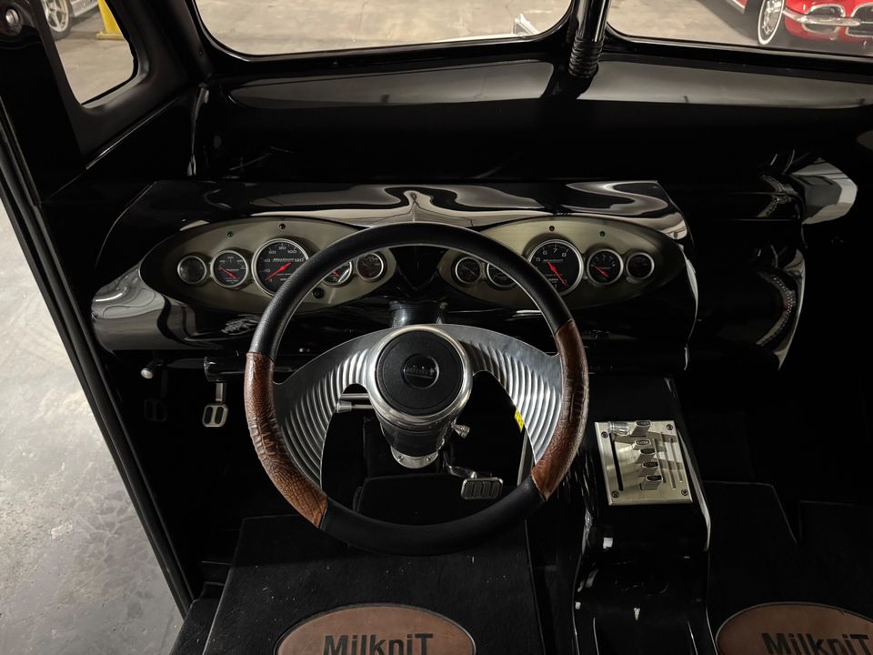 1964 DIVCO MILK TRUCK