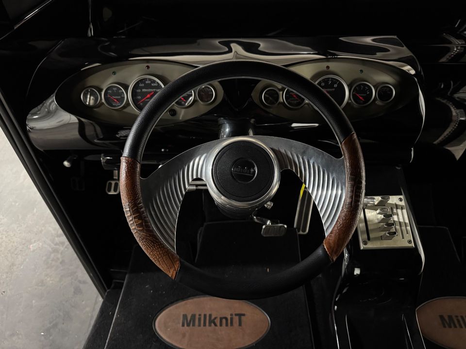 1964 DIVCO MILK TRUCK