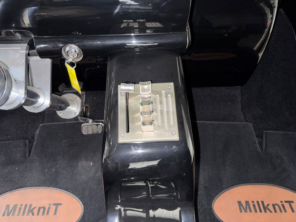 1964 DIVCO MILK TRUCK