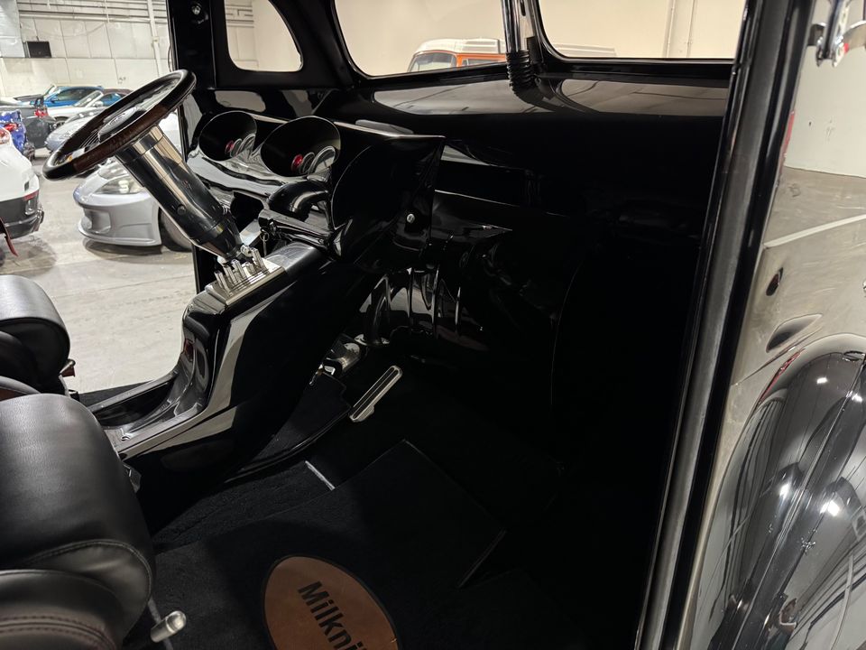 1964 DIVCO MILK TRUCK