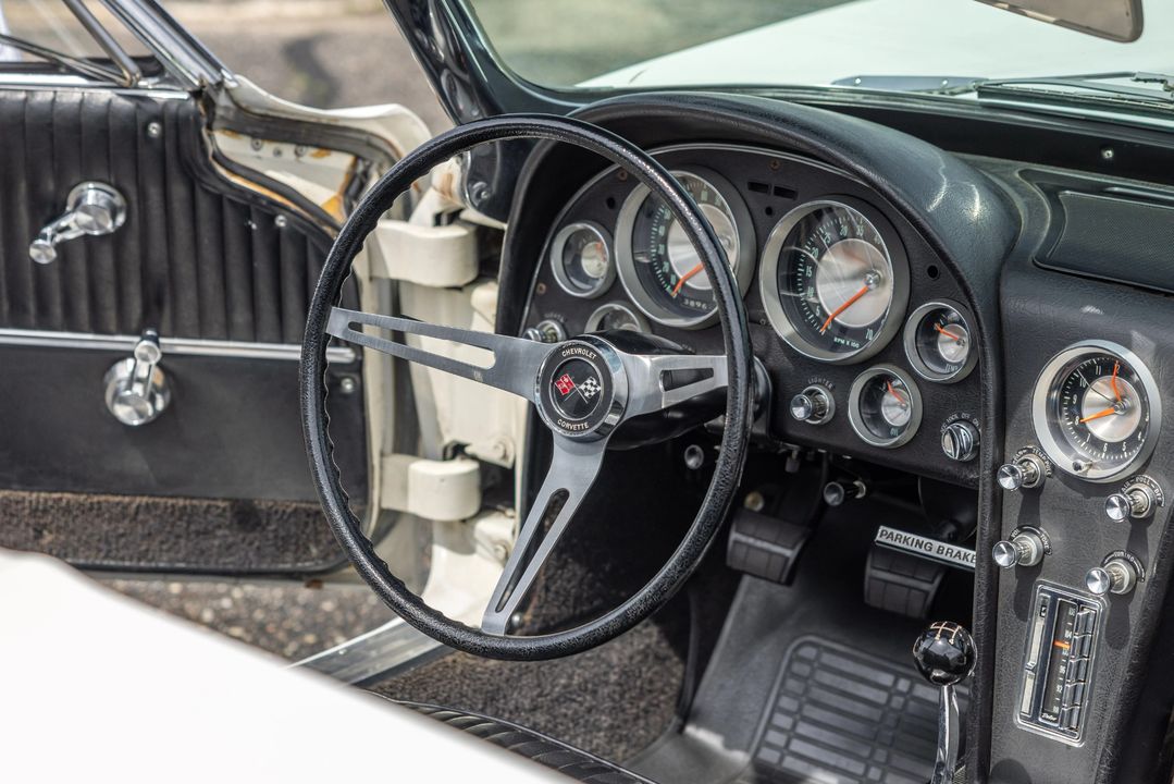 1963 CHEVROLET CORVETTE