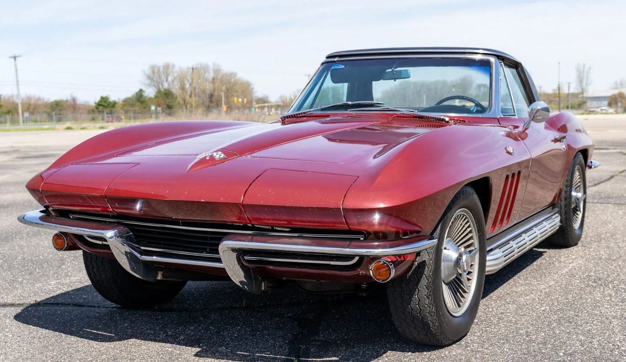 1965 CHEVROLET CORVETTE
