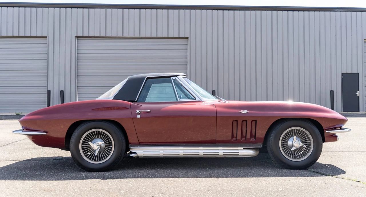 1965 CHEVROLET CORVETTE