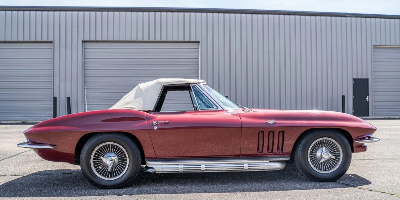 1965 CHEVROLET CORVETTE