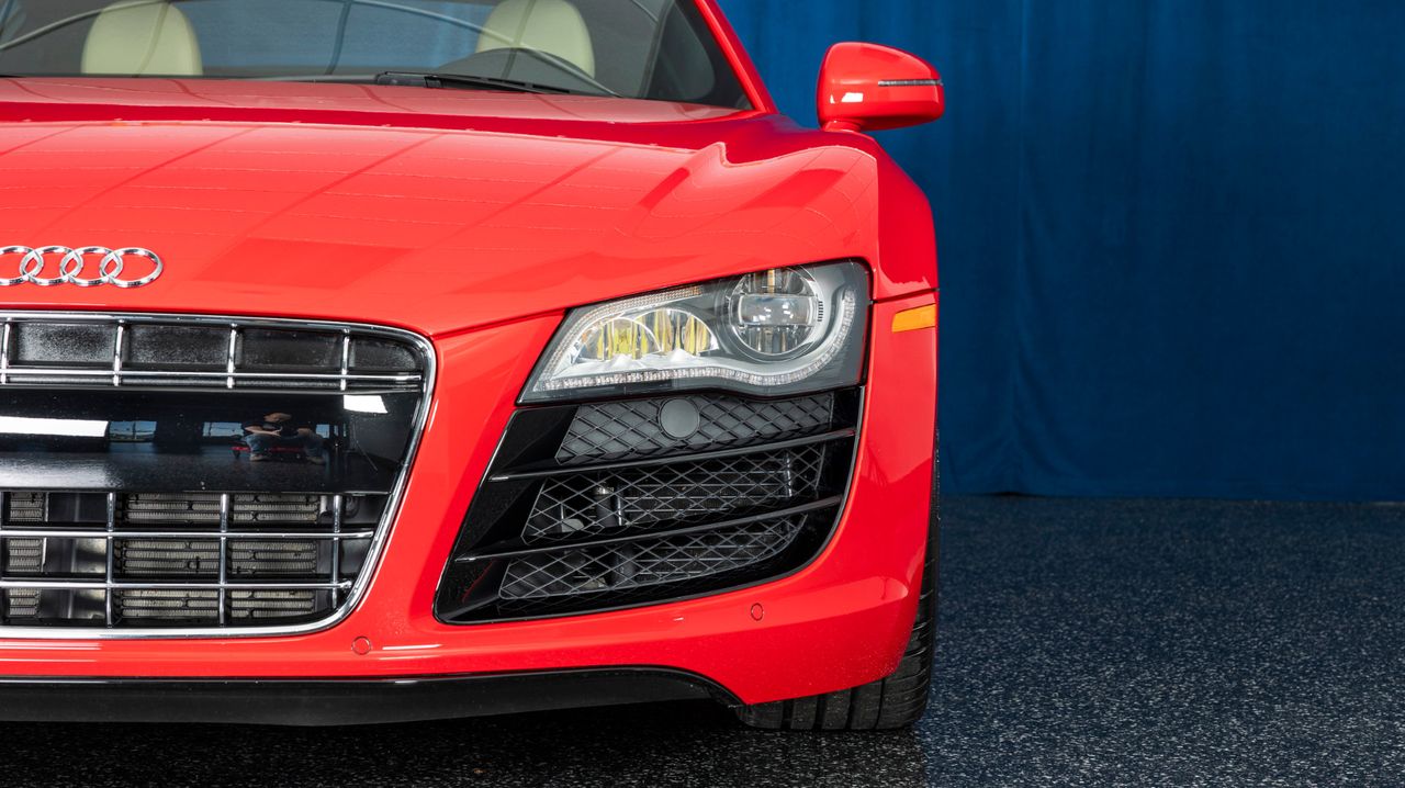 2010 AUDI R8