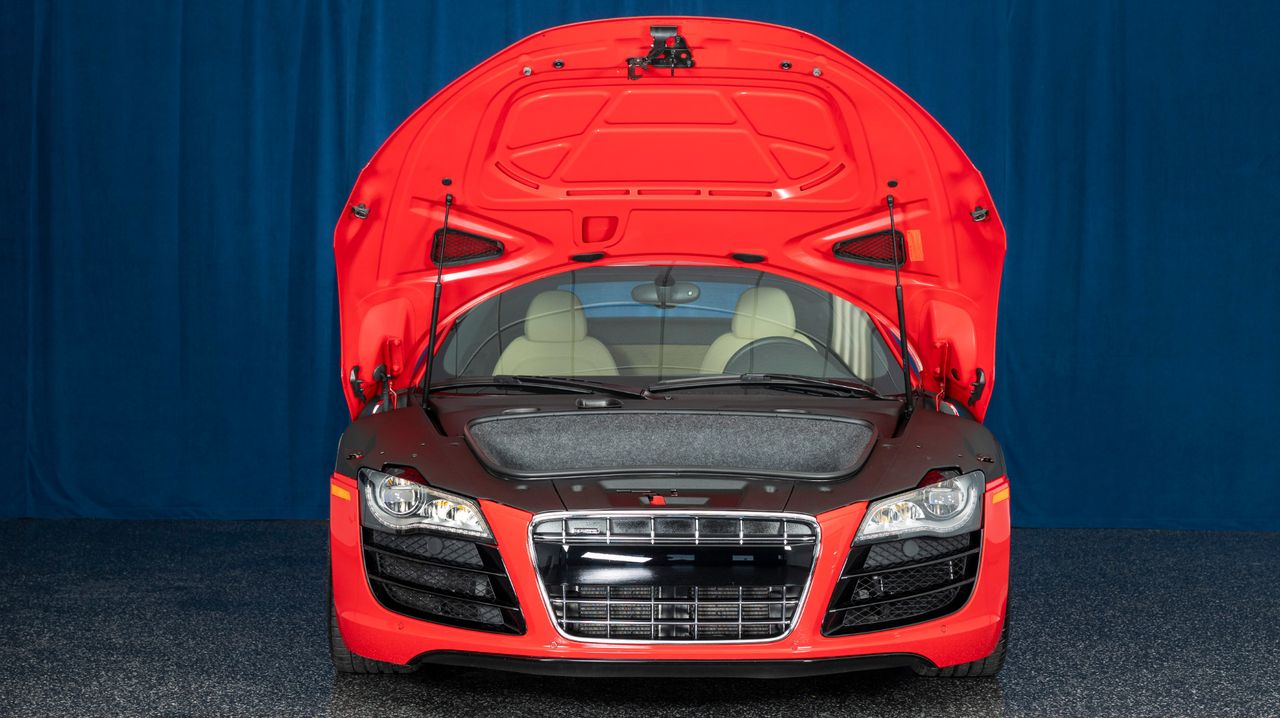 2010 AUDI R8