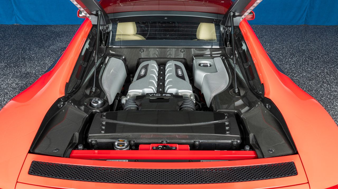 2010 AUDI R8