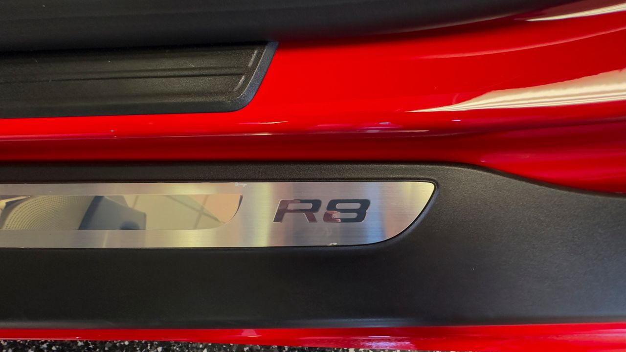 2010 AUDI R8