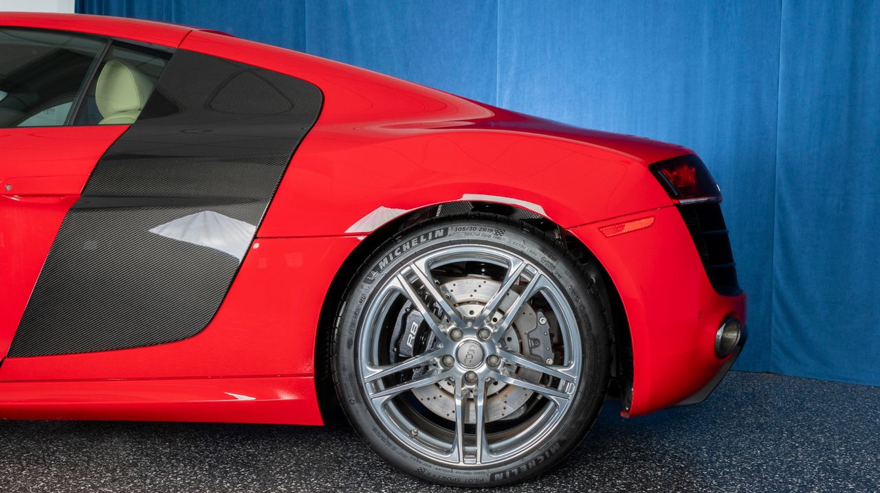 2010 AUDI R8