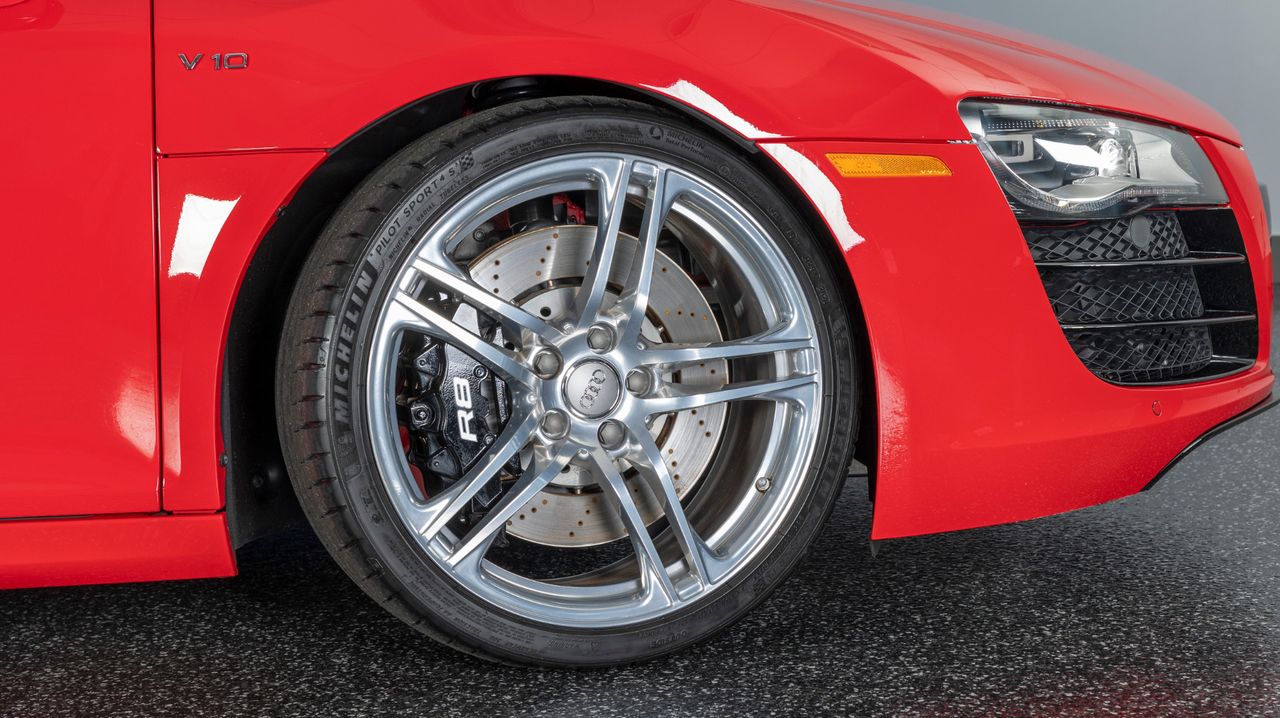 2010 AUDI R8