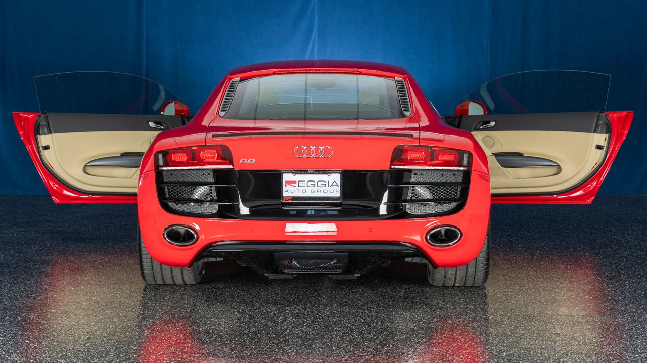 2010 AUDI R8