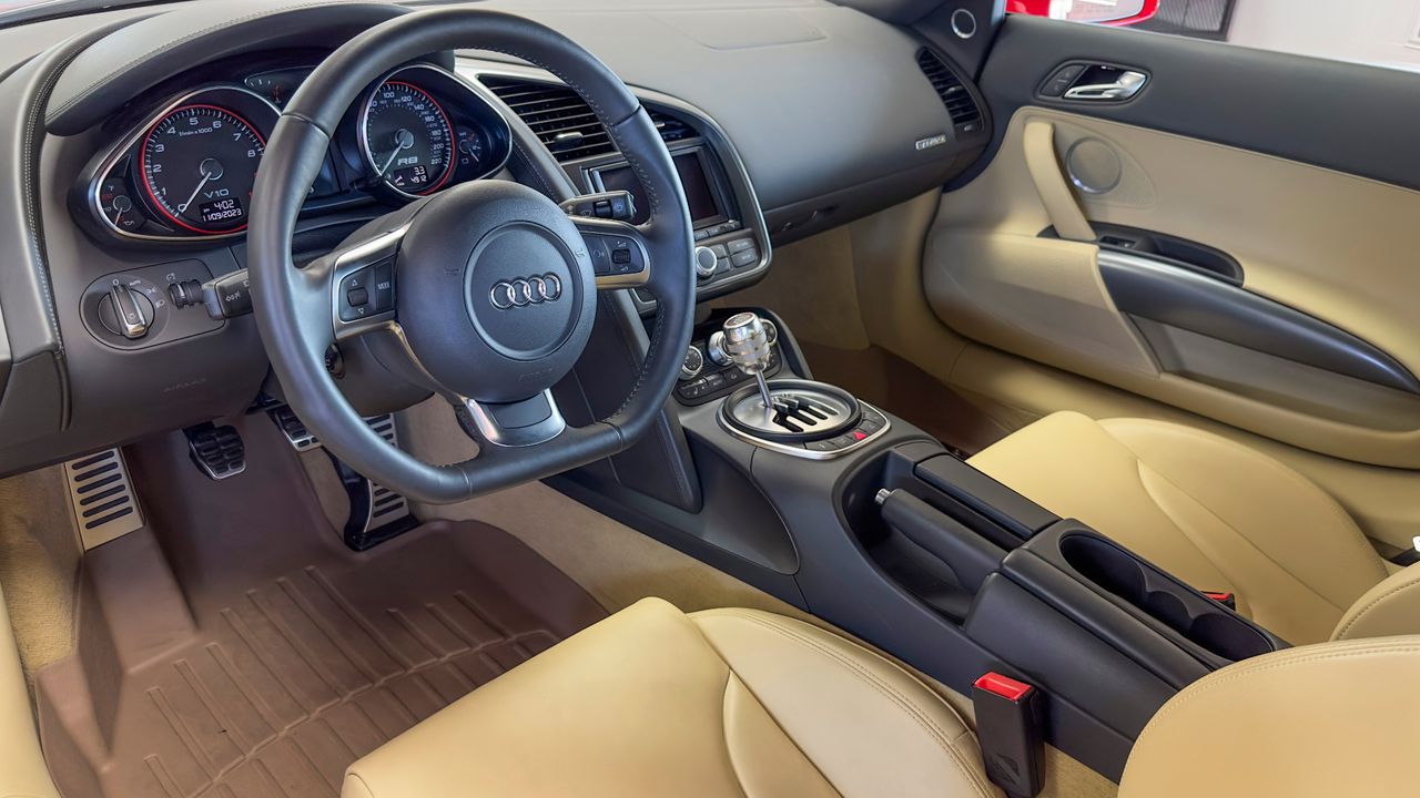 2010 AUDI R8