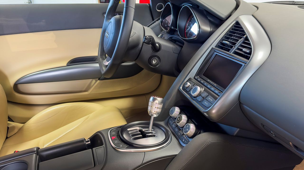 2010 AUDI R8