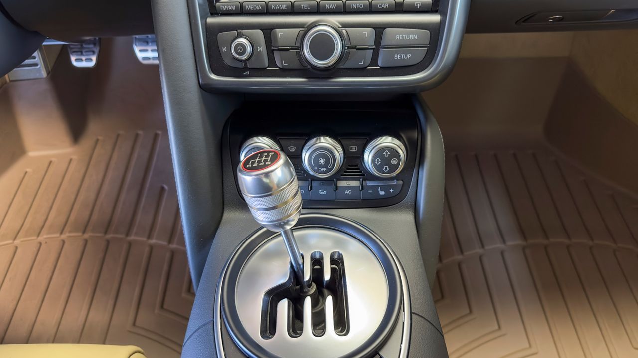 2010 AUDI R8