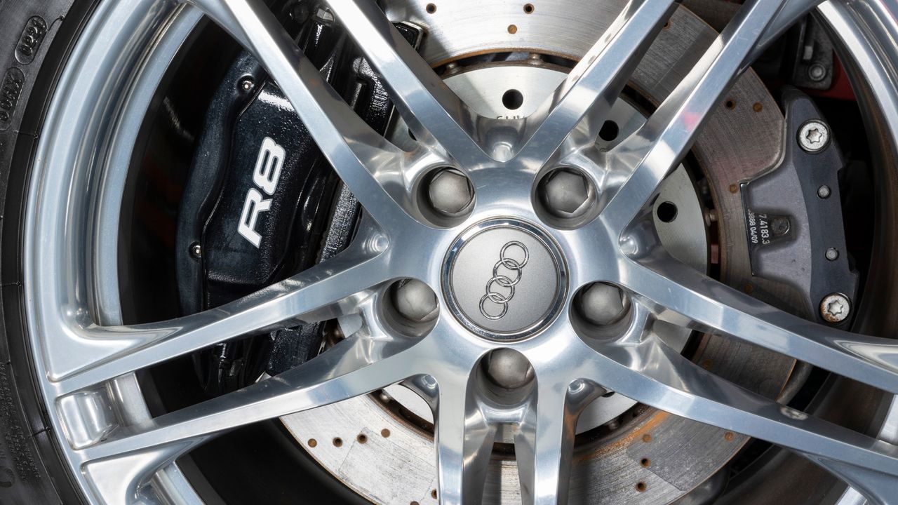 2010 AUDI R8