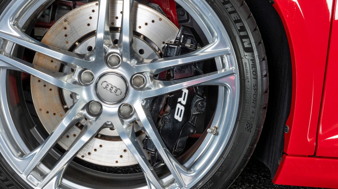 2010 AUDI R8