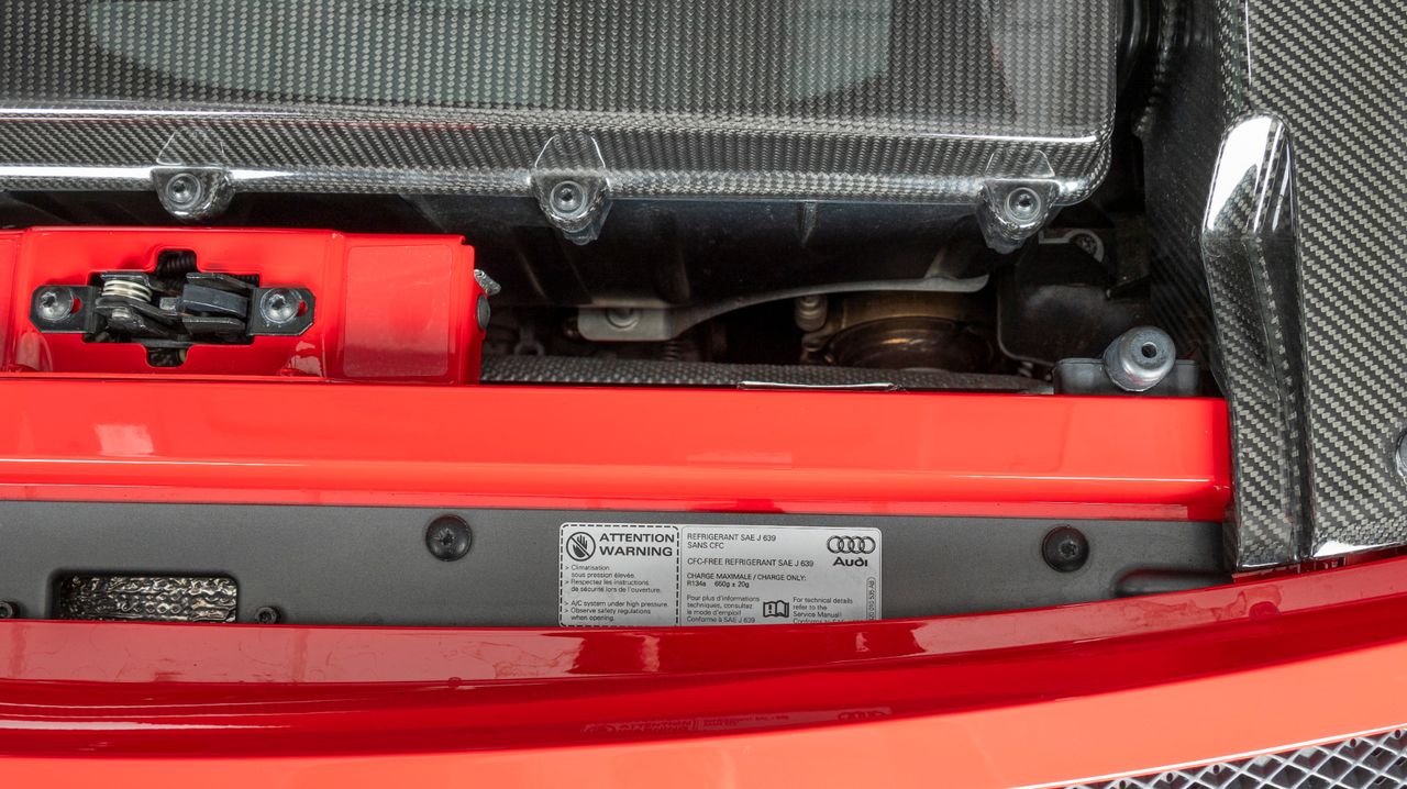 2010 AUDI R8