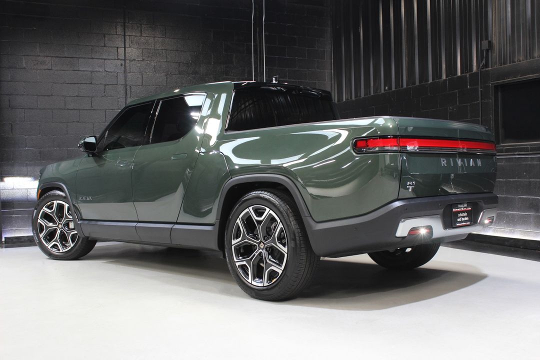 2025 Rivian R1T