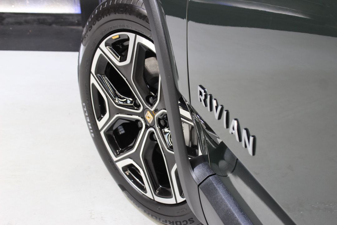 2025 Rivian R1T