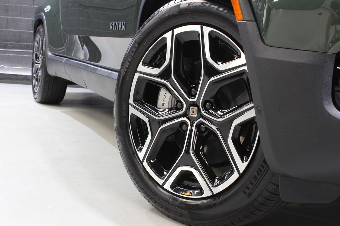 2025 Rivian R1T