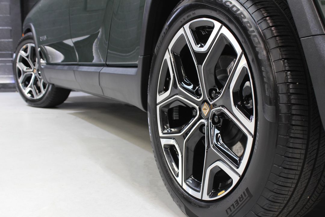 2025 Rivian R1T