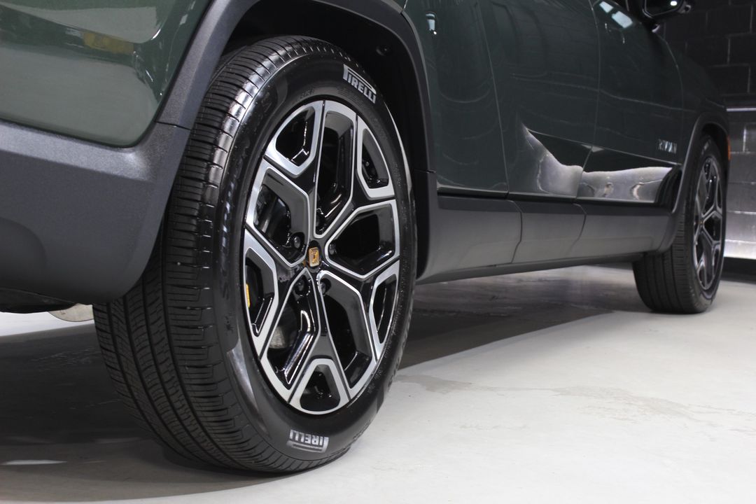 2025 Rivian R1T
