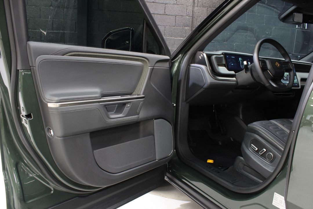 2025 Rivian R1T