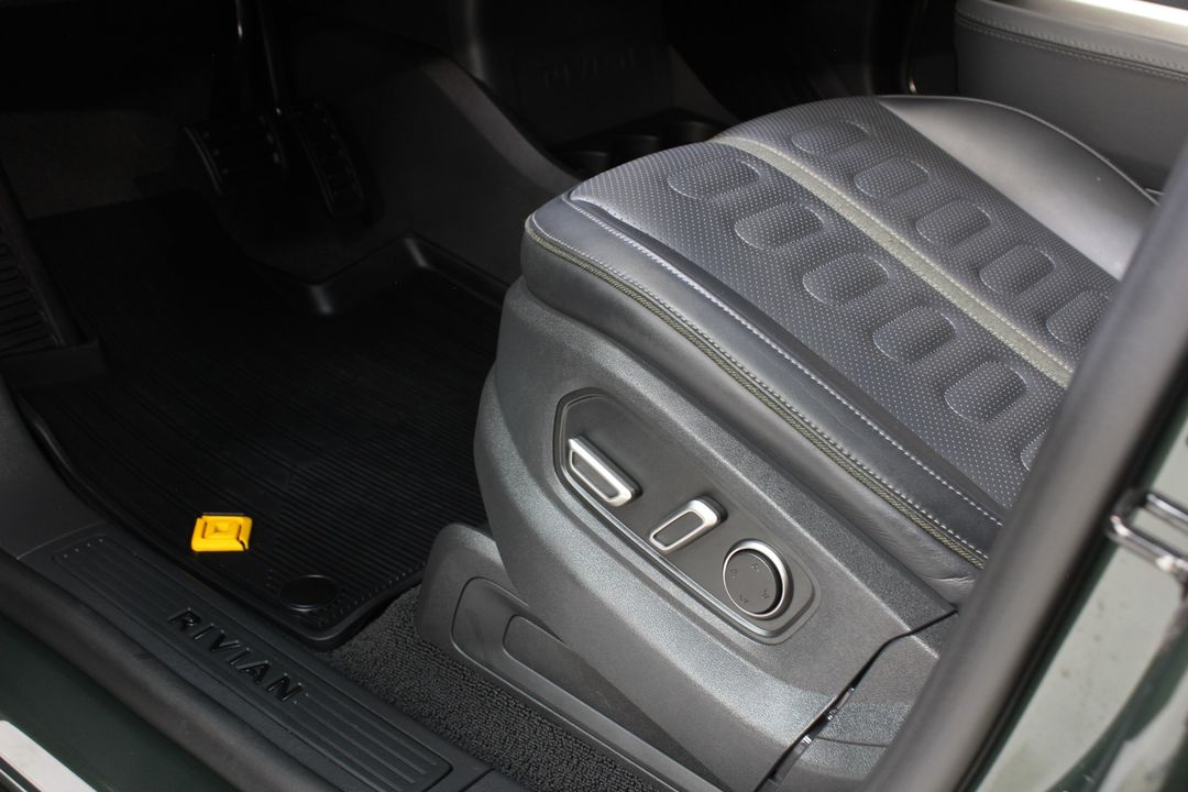 2025 Rivian R1T