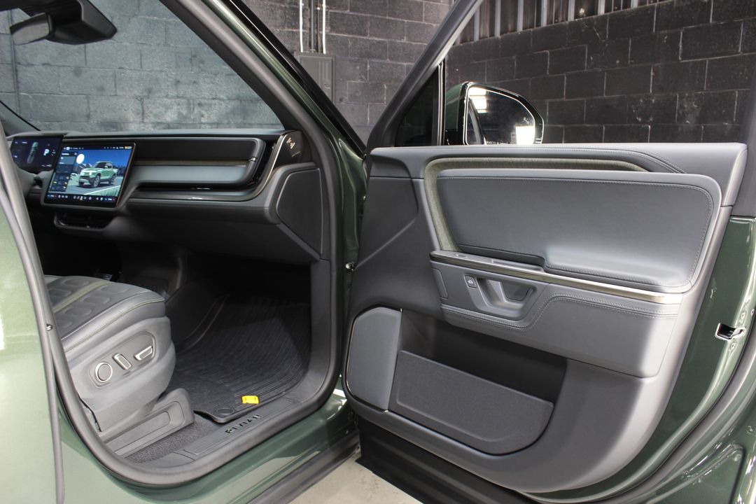 2025 Rivian R1T