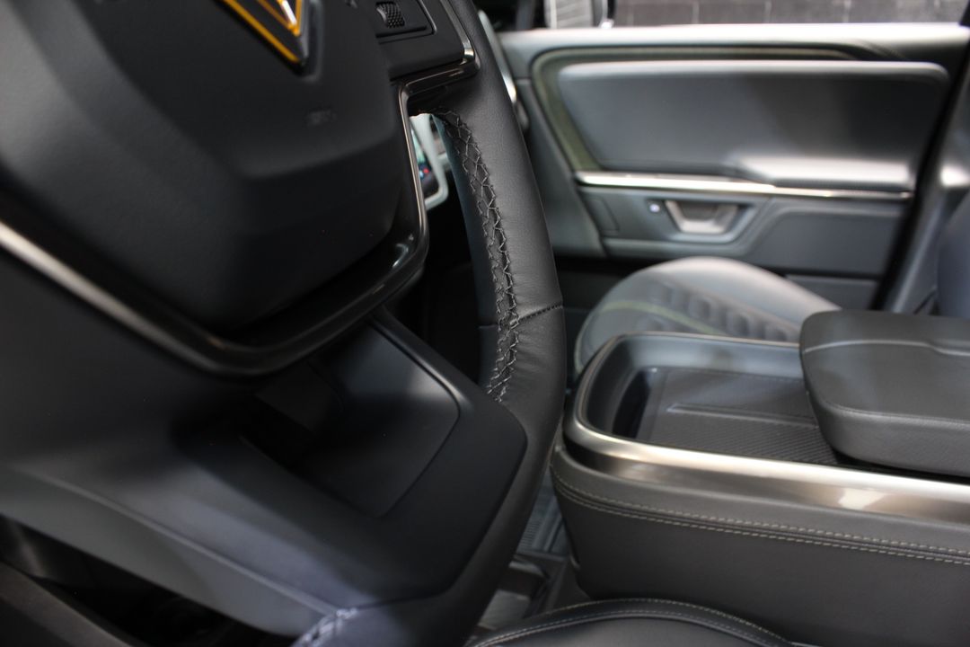 2025 Rivian R1T