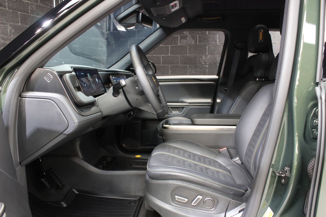 2025 Rivian R1T