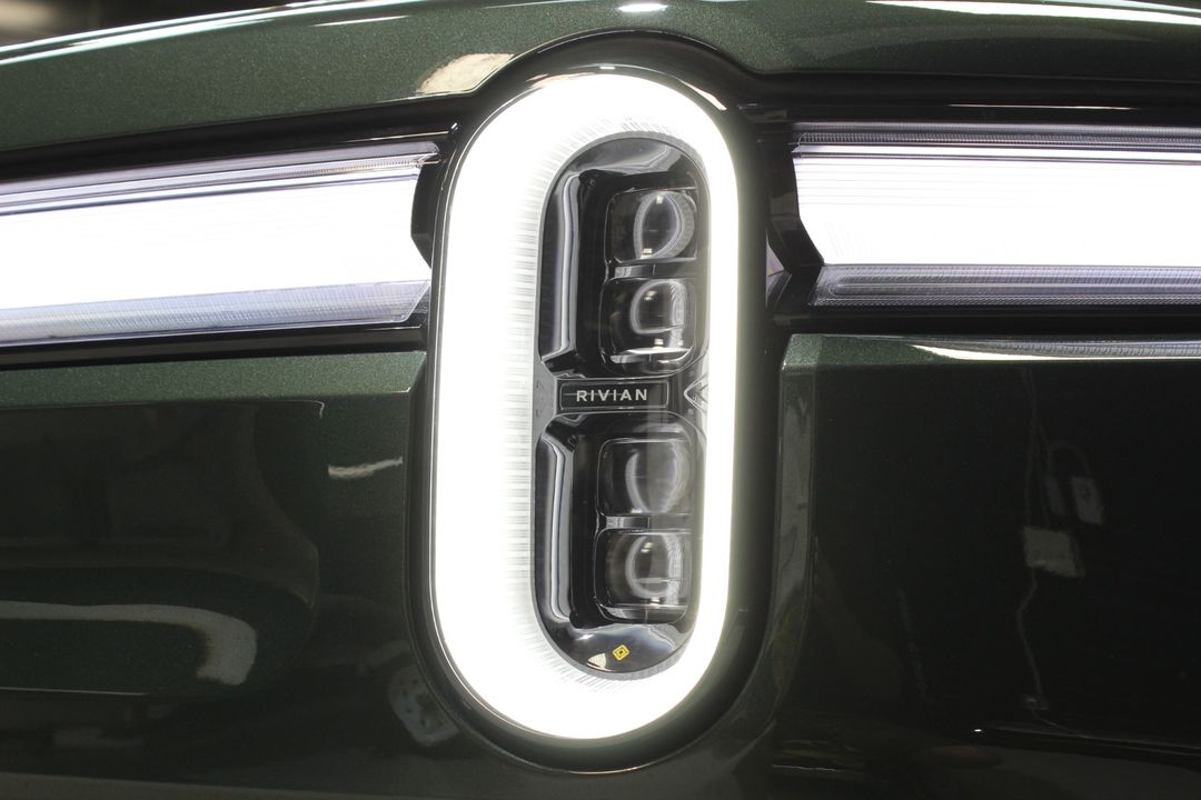 2025 Rivian R1T