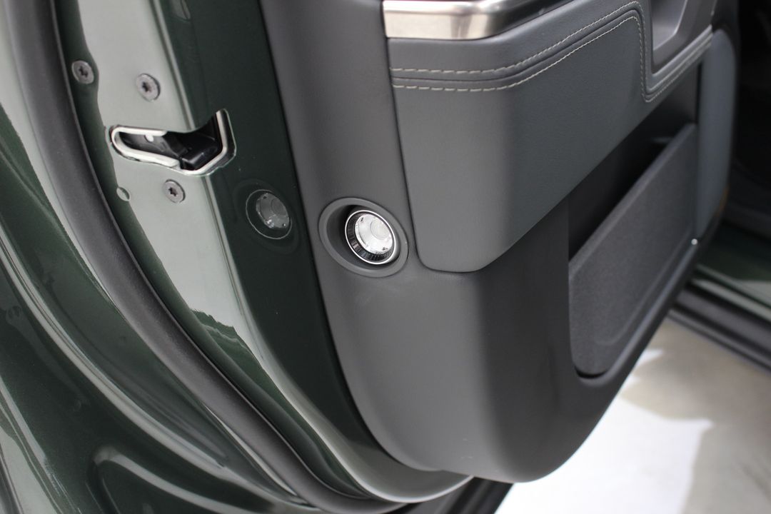 2025 Rivian R1T