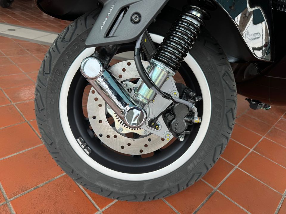 2024 VESPA GTS 300 Super