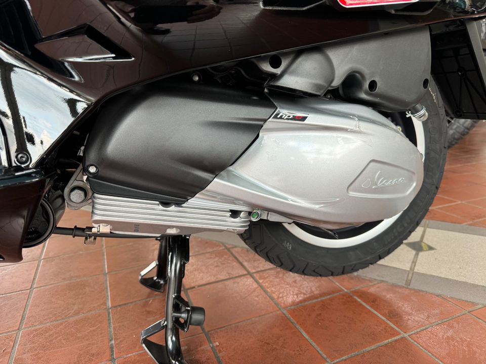 2024 VESPA GTS 300 Super