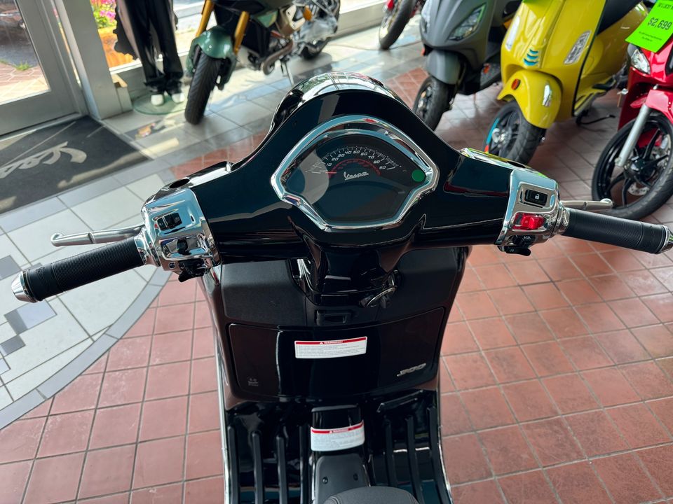 2024 VESPA GTS 300 Super